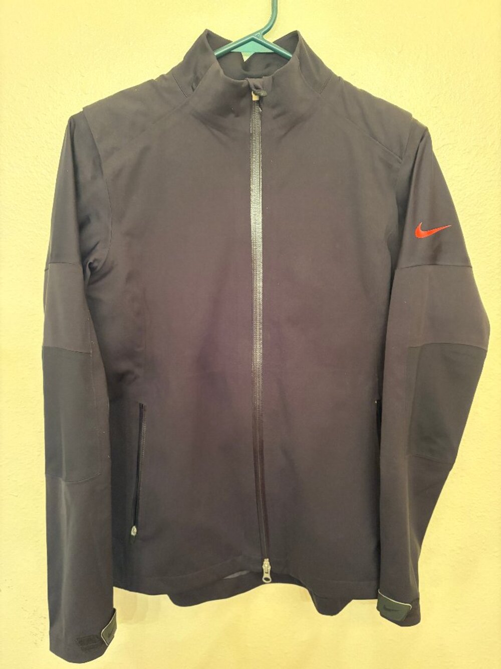 Nike Golf Storm-FIT 10 Full-Zip Waterproof Jacket in Dark Navy / Black, Size Sma